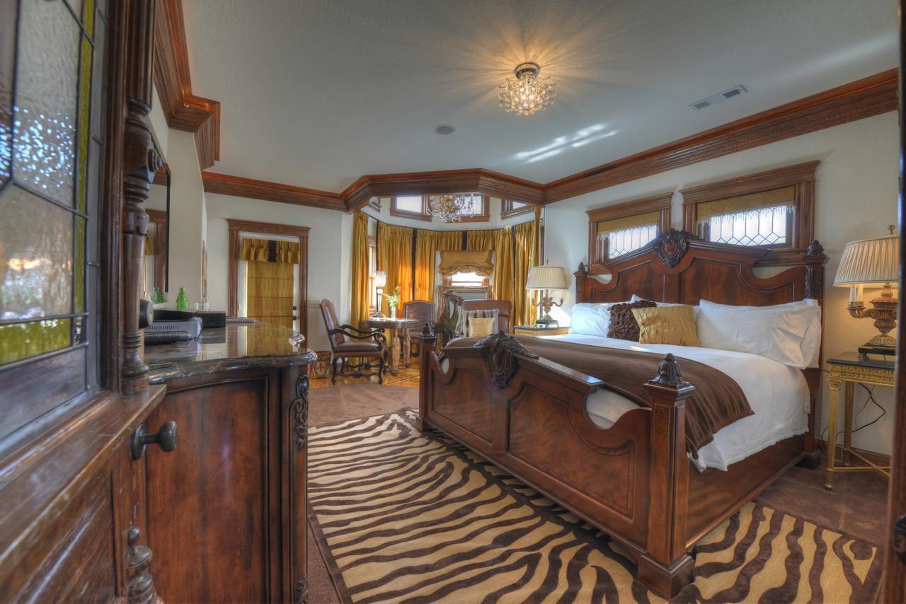 The Victoria Bed & Breakfast Bentonville Exterior photo