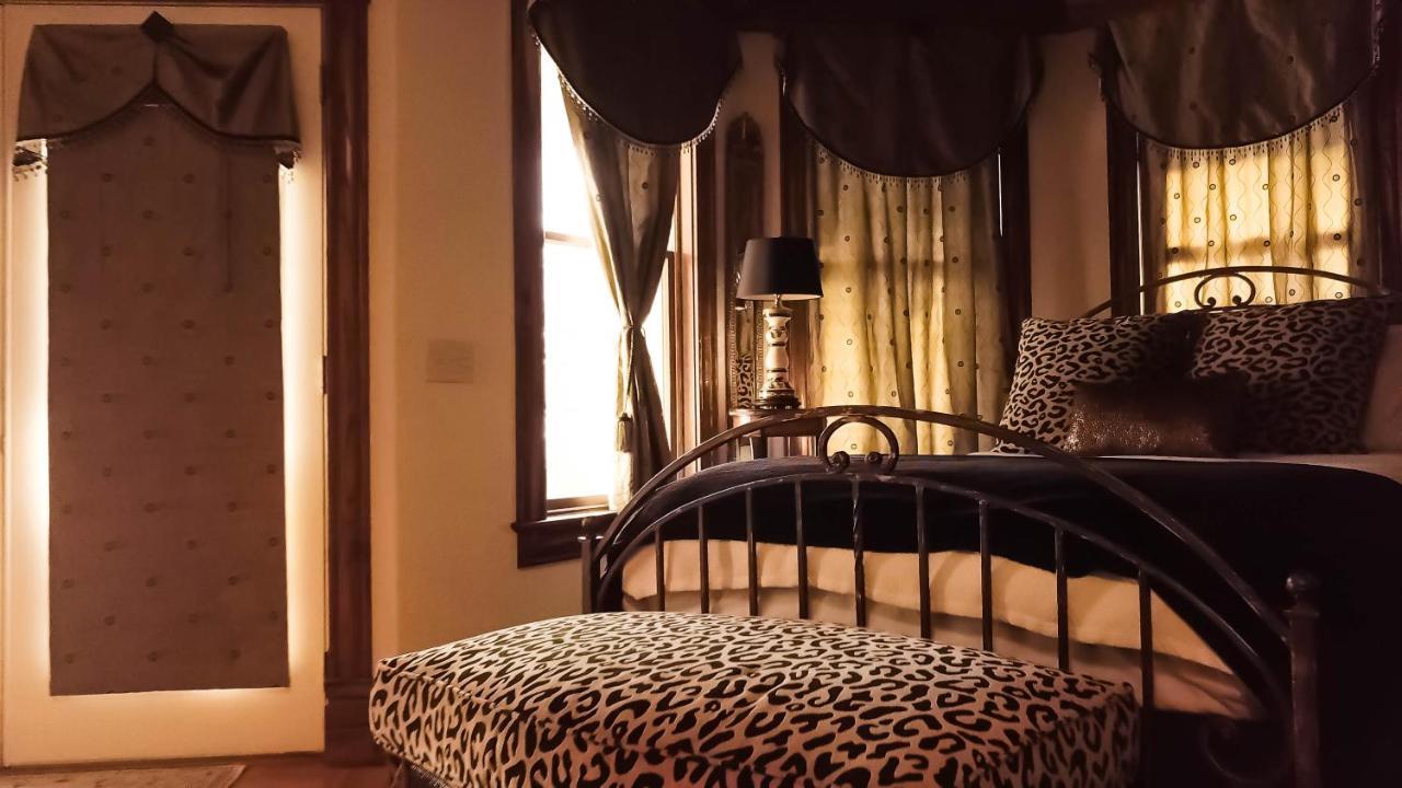 The Victoria Bed & Breakfast Bentonville Exterior photo