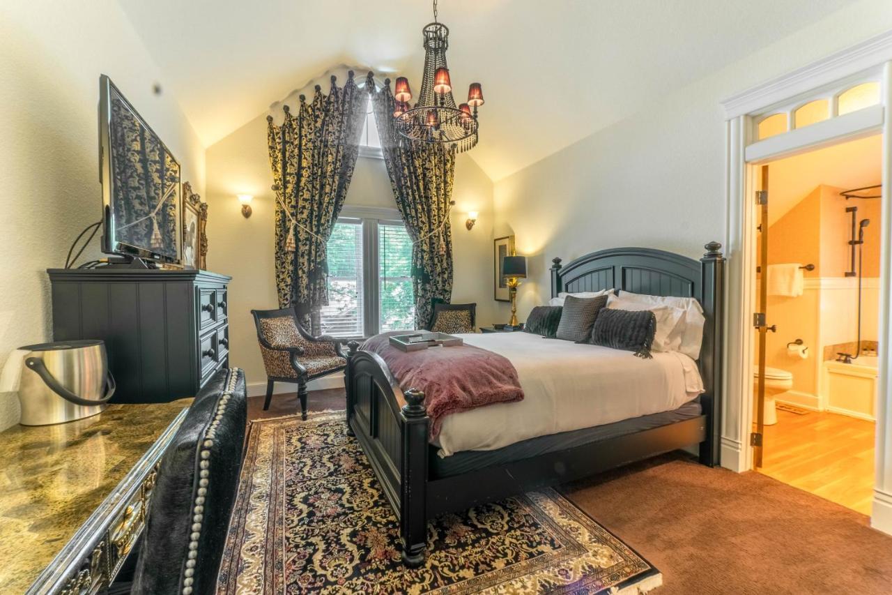 The Victoria Bed & Breakfast Bentonville Exterior photo